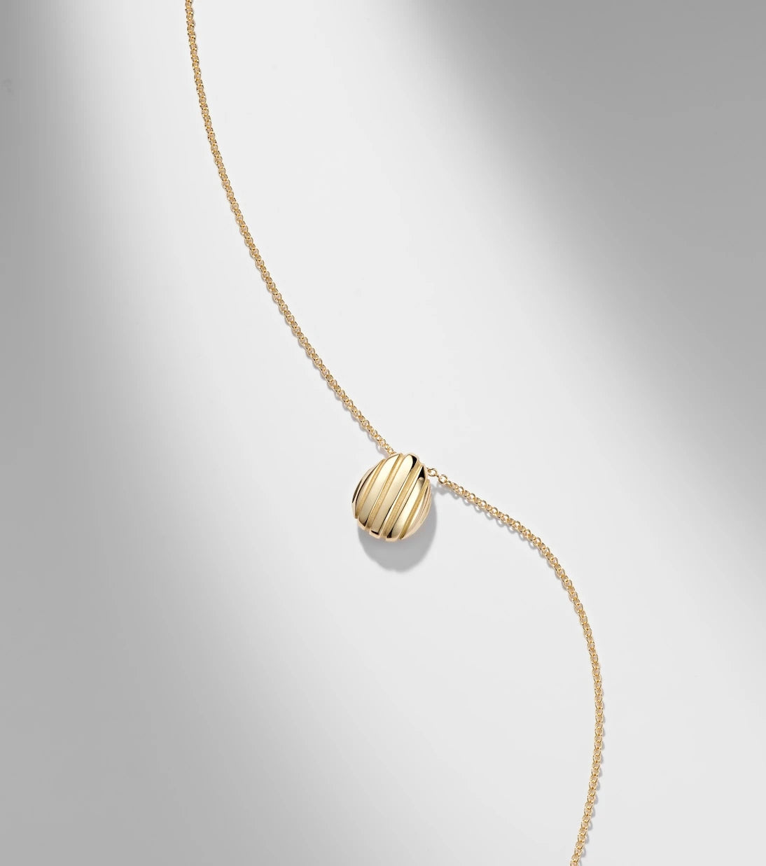 Pamela Zamore - Eos Small 18kt gold pendant necklace