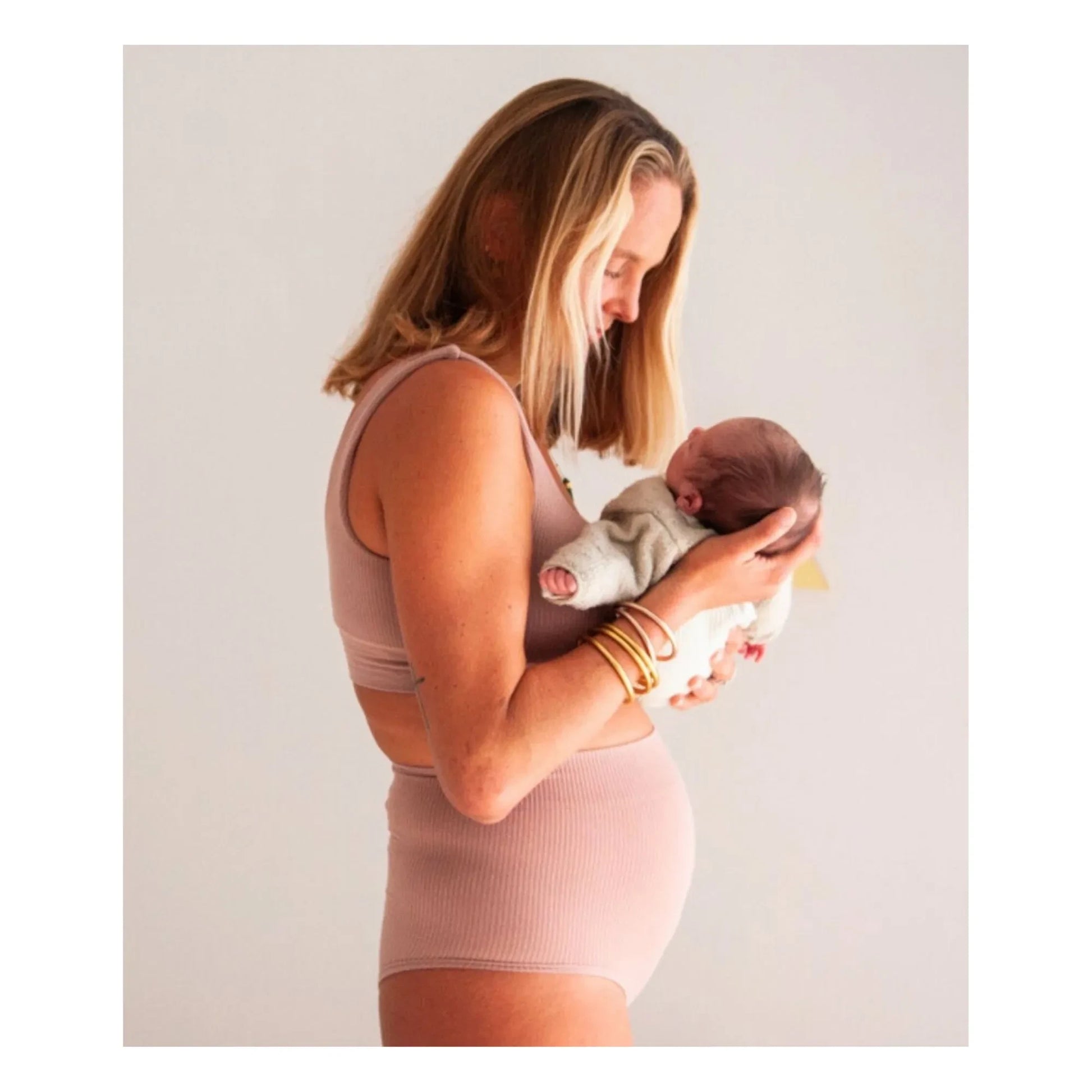 Mama Hangs - Everyday high-waisted panties | Terracotta