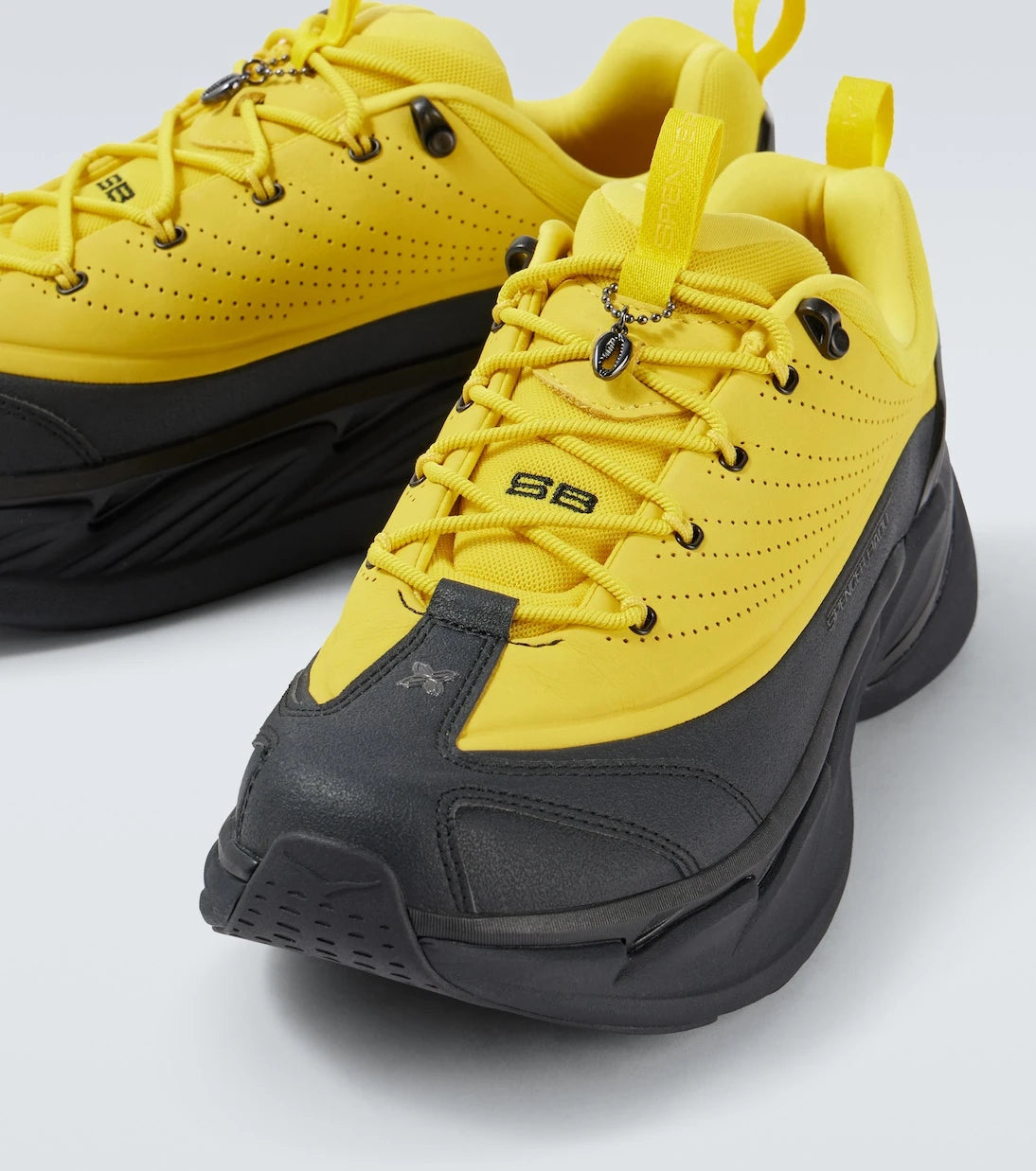 Hoka One One - حذاء سنيكرز إليفون إكس بالتعاون مع سبنسر بادو