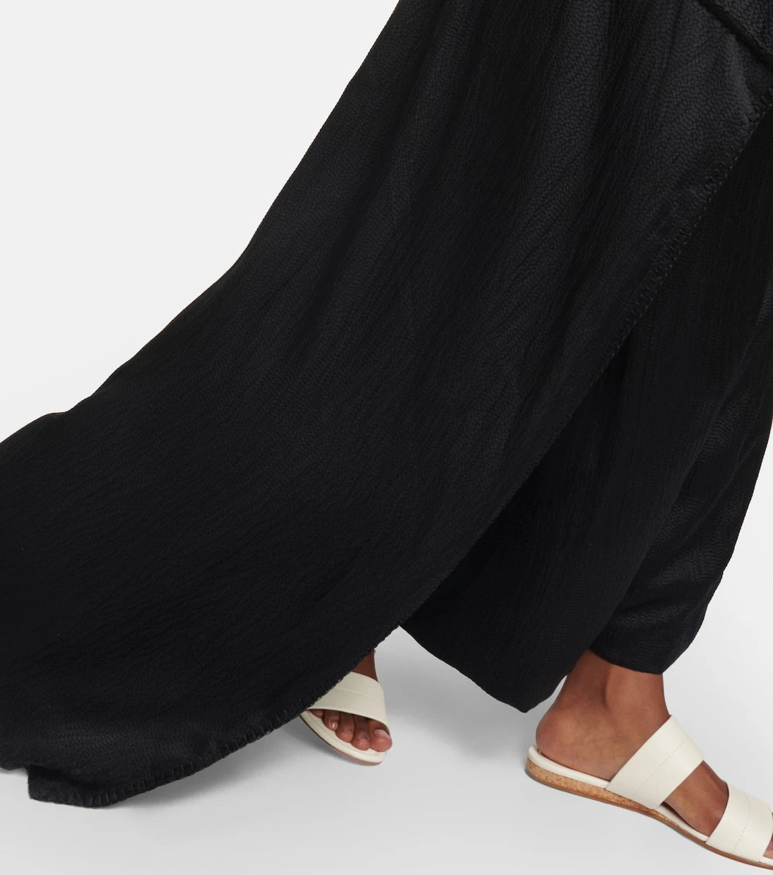 غابرييلا هيرست - فستان Hunter من الساتان الحريري مع كاب
