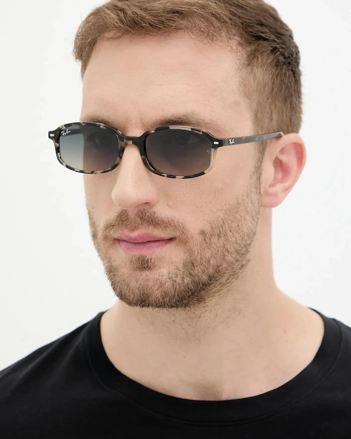 Ray-Ban güneş gözlüğü