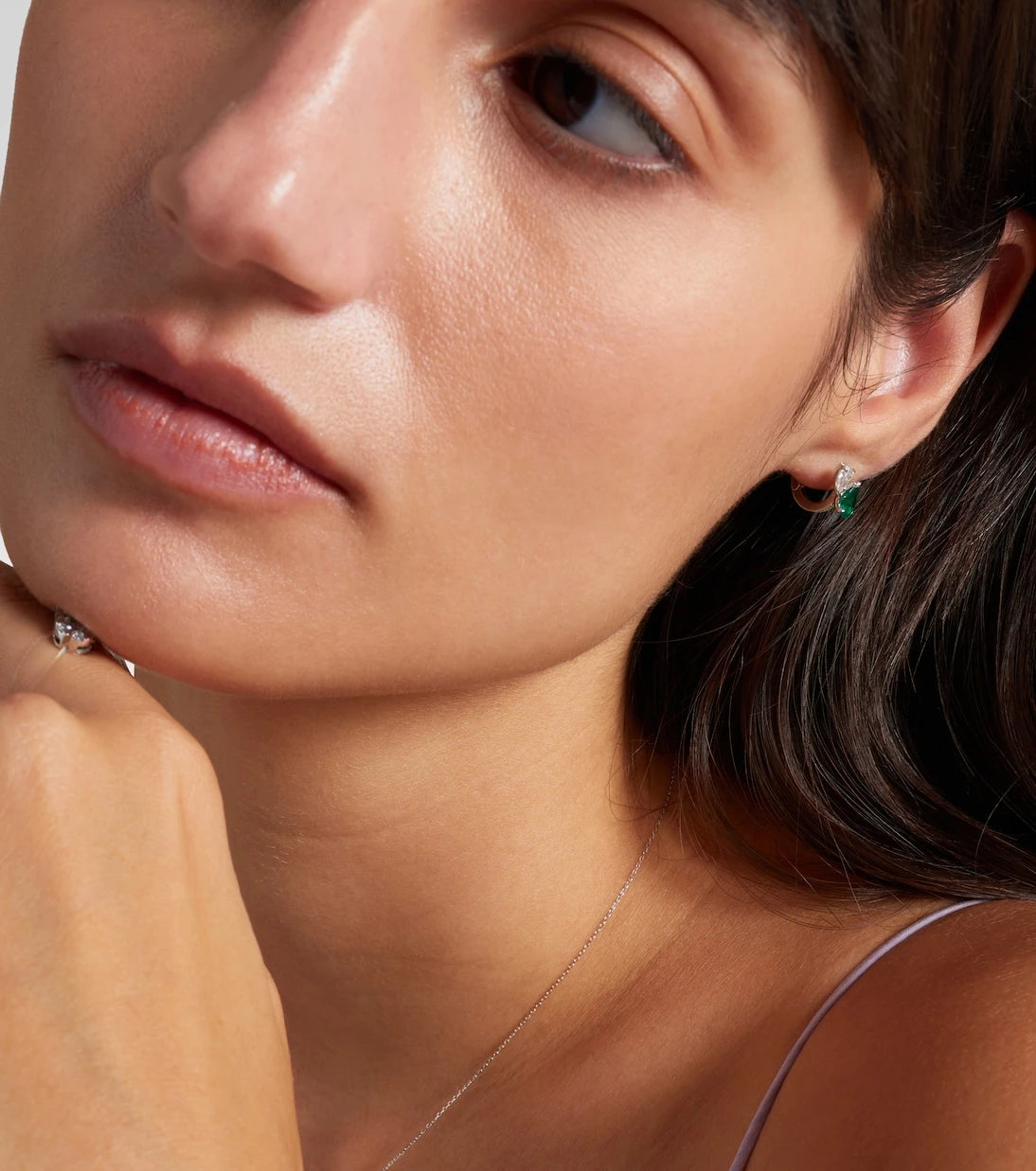 Repossi - Serti sur Vide 18kt white gold single earring with diamonds and emerald