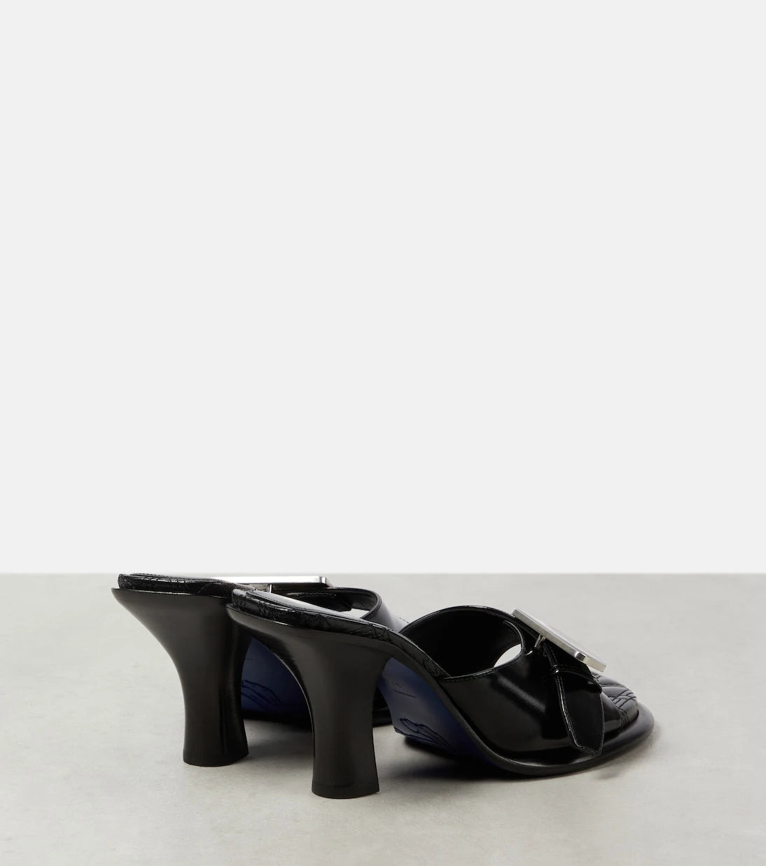 Burberry - 70 EKD leather mules