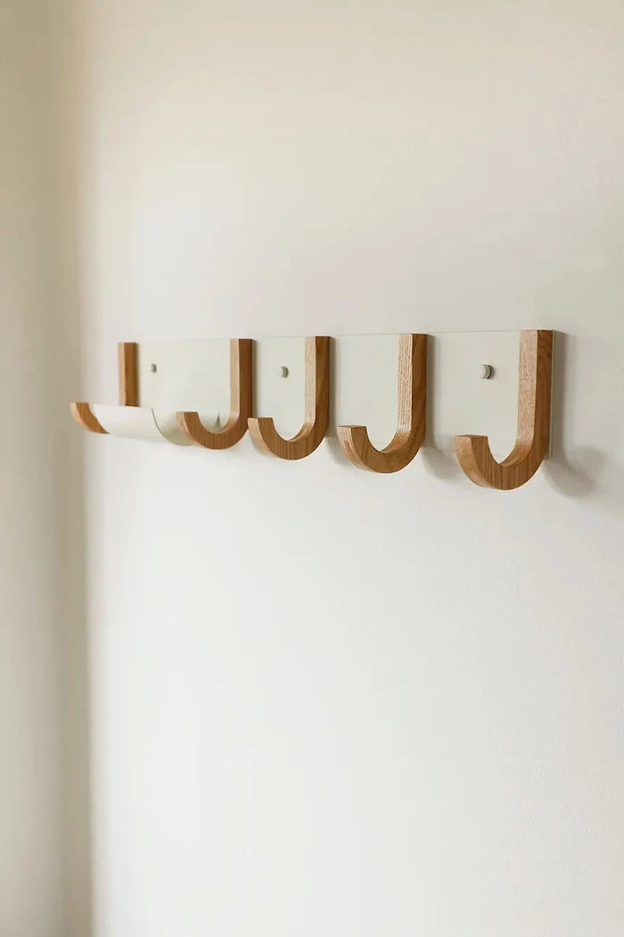 Закачалка за стена Design Letters Jay