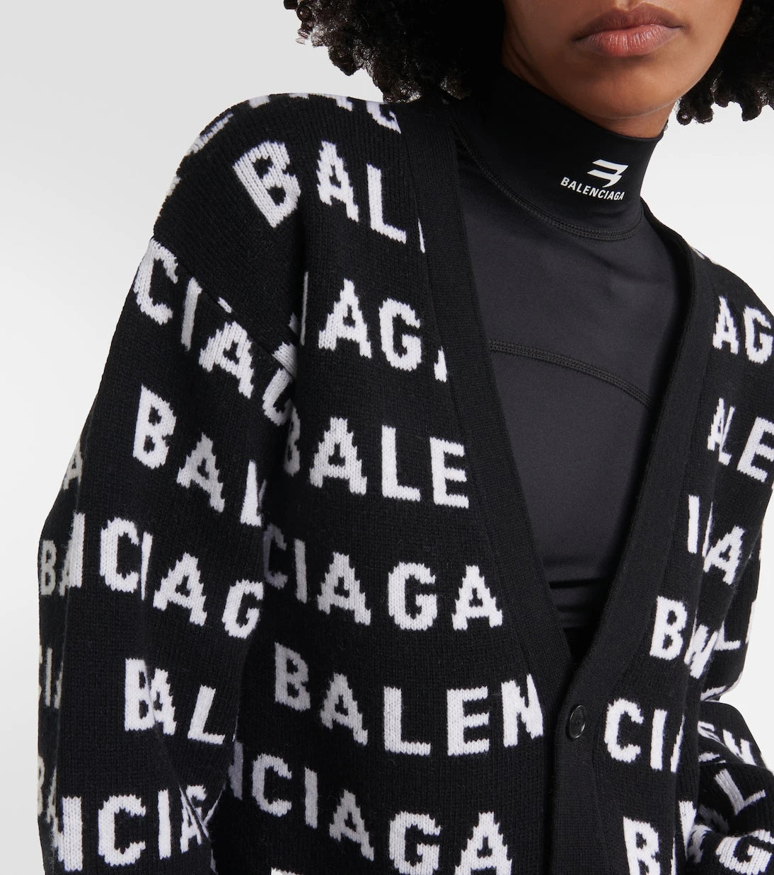 Balenciaga - كارديجان من مزيج الصوف بنقشة شعار الماركة الجاكار