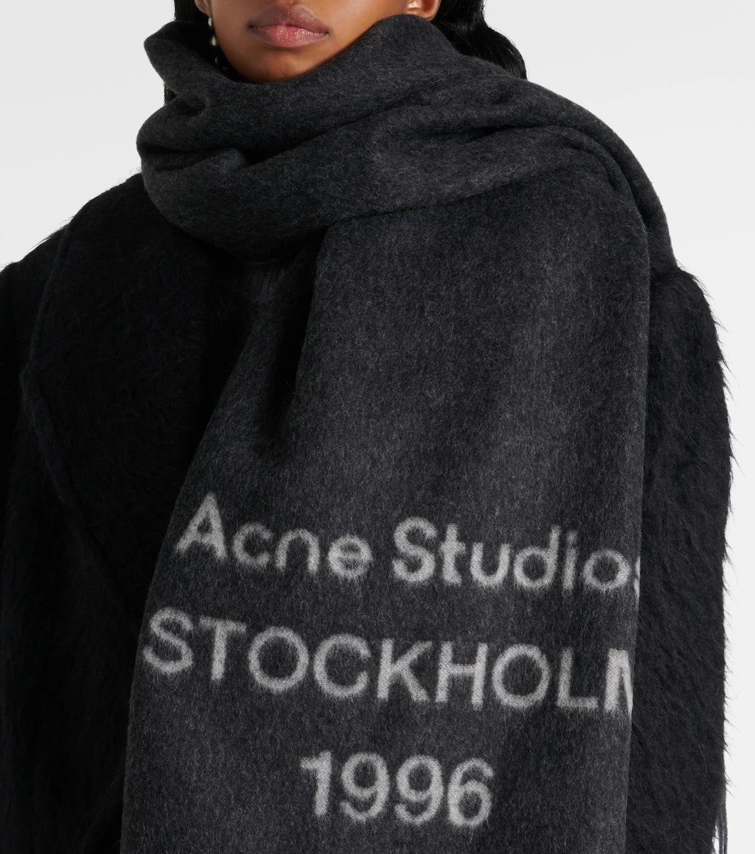 Acne Studios - وشاح صوف بشعار