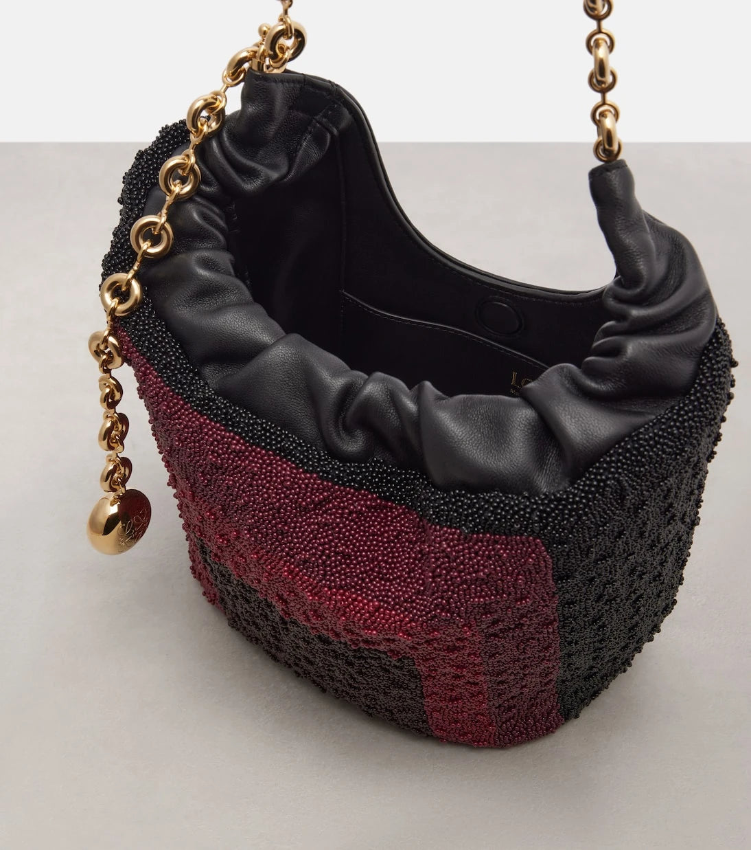 Loewe - حقيبة توت Squeeze Mini جلدية مطرزة بالخرز