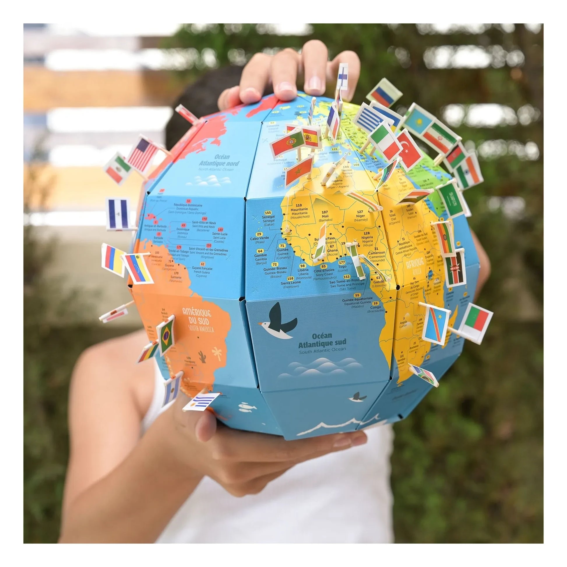 Poppik - Globe to build Flags