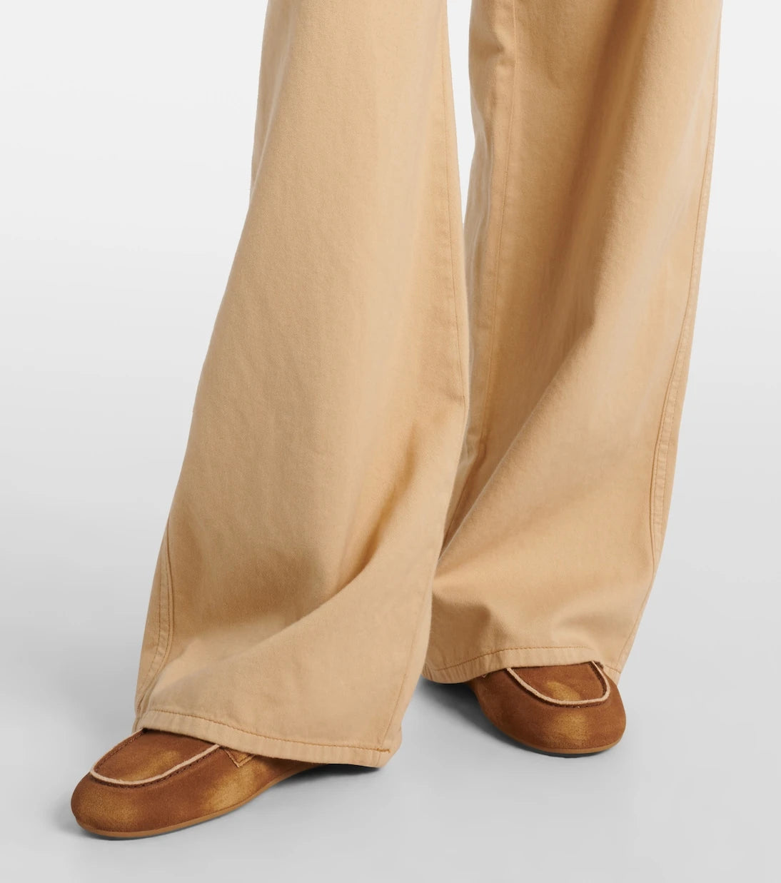 Miu Miu - جينز بقصة أرجل واسعة وخصر مرتفع