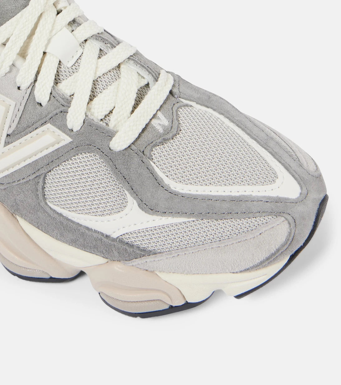 New Balance - أحذية رياضية 9060 مزينة بالجلد المدبوغ