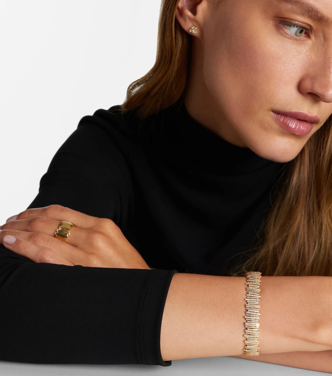 Suzanne Kalan - Medium 18kt gold bangle with diamonds