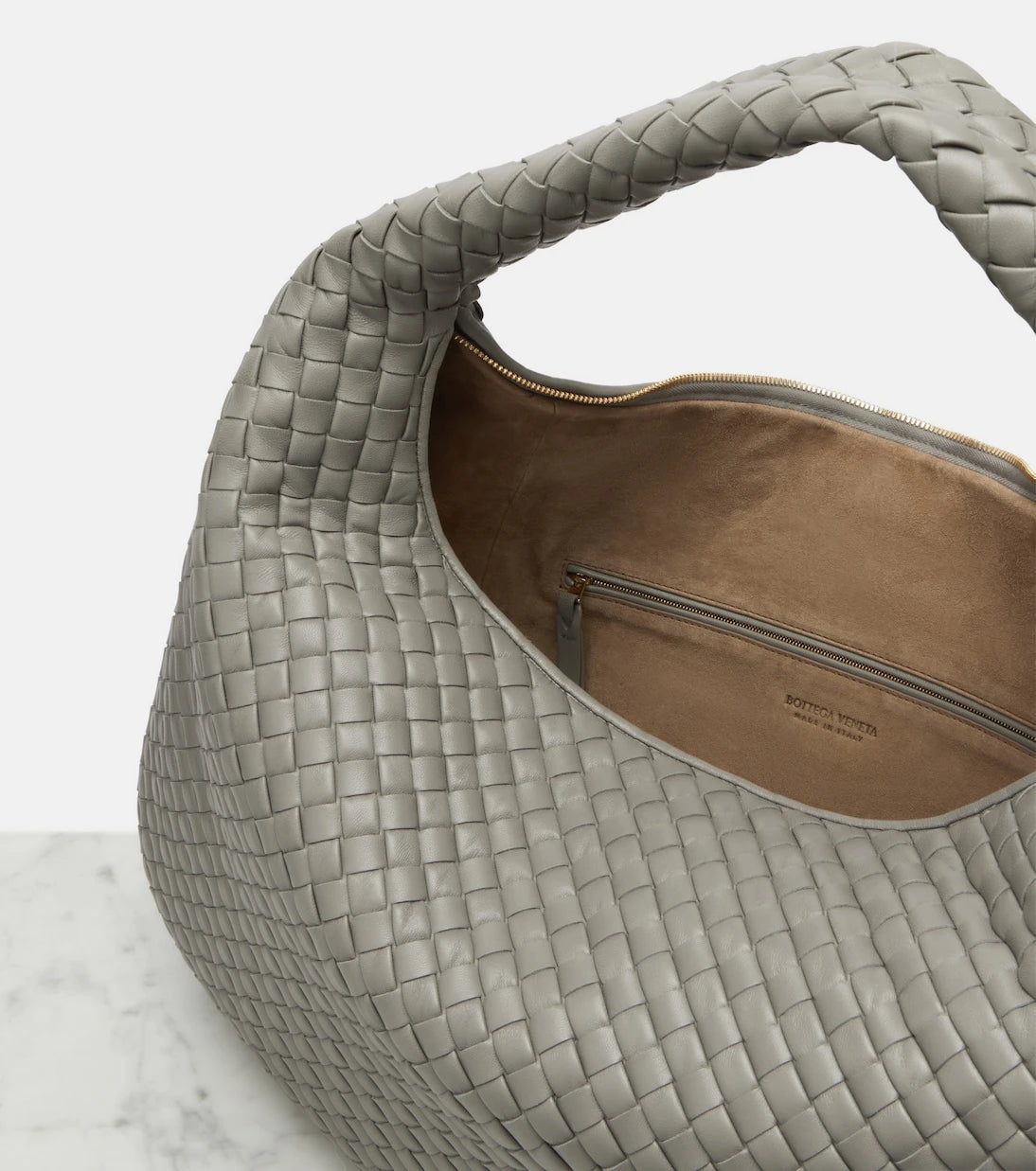 Bottega Veneta - حقيبة كتف ماكسي فينيتا من الجلد