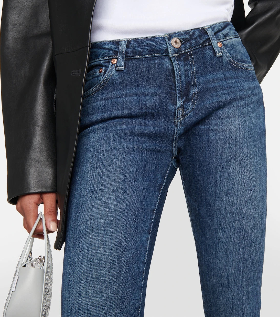 AG Jeans - بنطلون جينز بقصة ضيقة وخصر منخفض