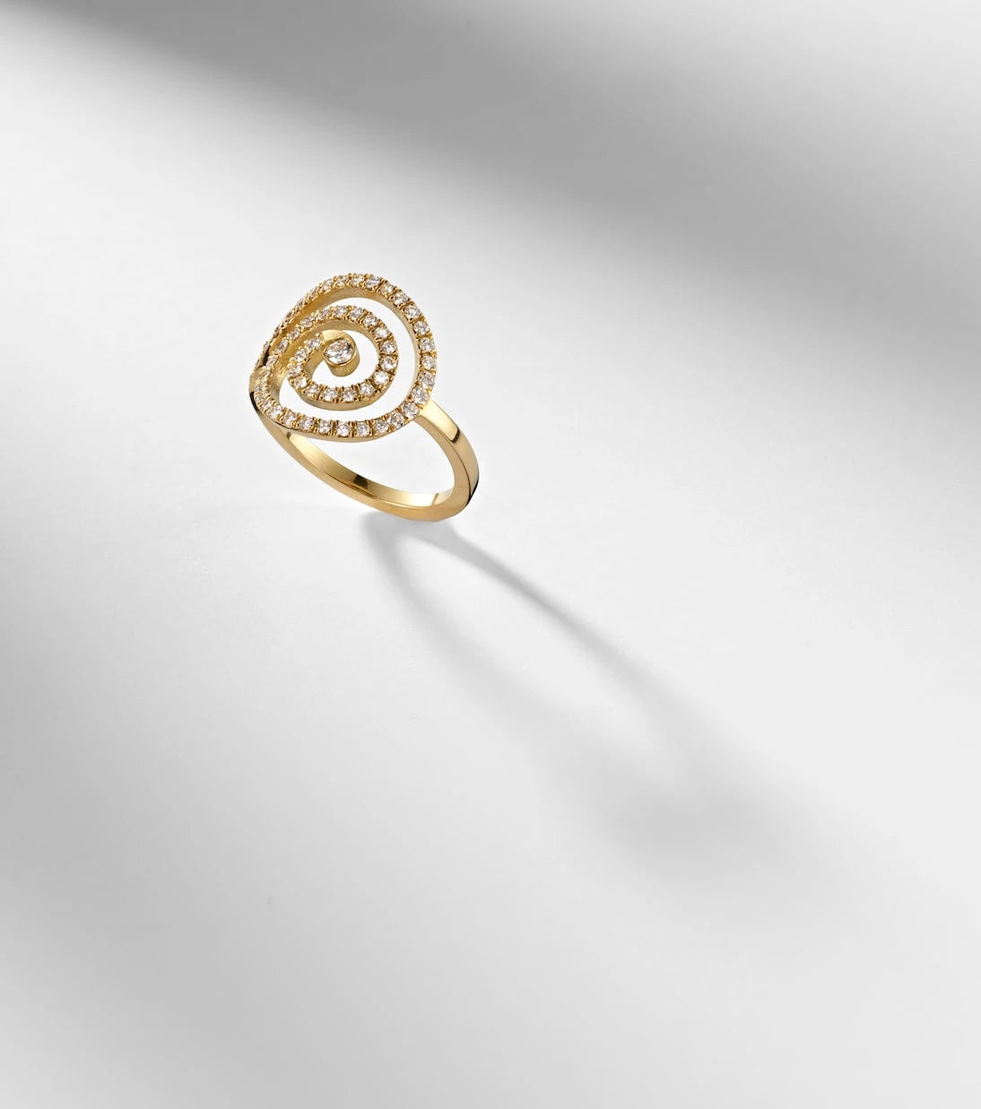 Ileana Makri - Spira 18kt gold ring with diamonds