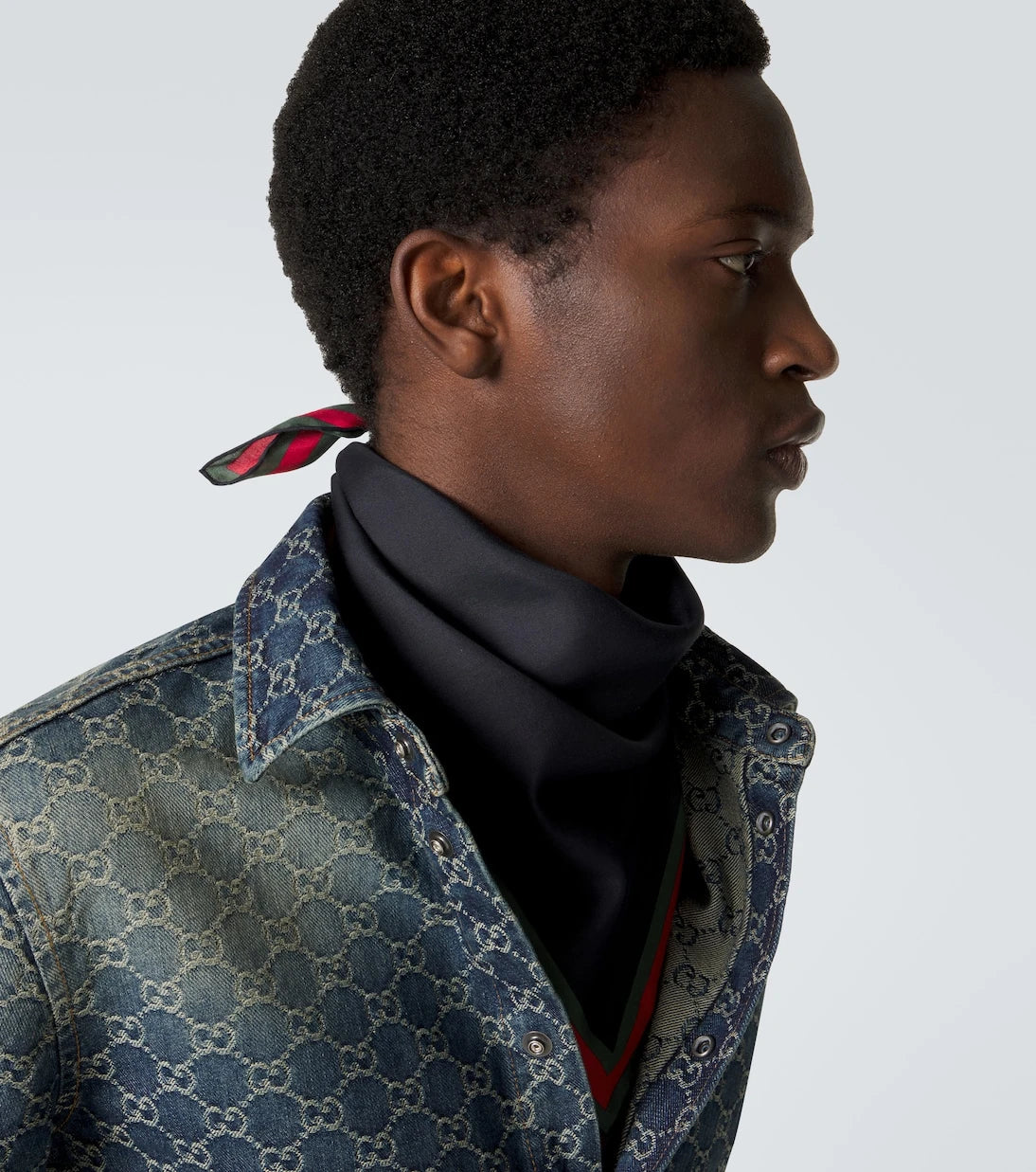 Gucci - وشاح قطني وحريري بخطوط الويب