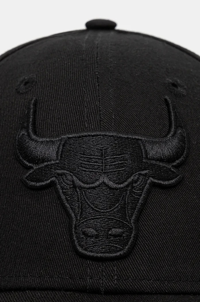 New Era LEAGUE ESSENTIAL 9TWENTY® CHICAGO BULLS 9FORTY® Pamuklu Vizörlü Şapka