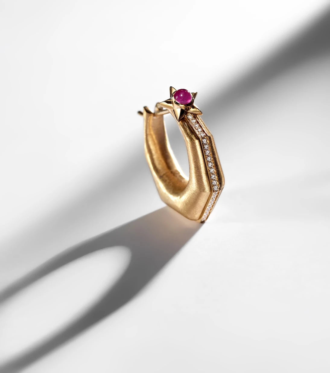 Marie Lichtenberg - Baba Medium 18kt gold single hoop earring with diamonds and ruby