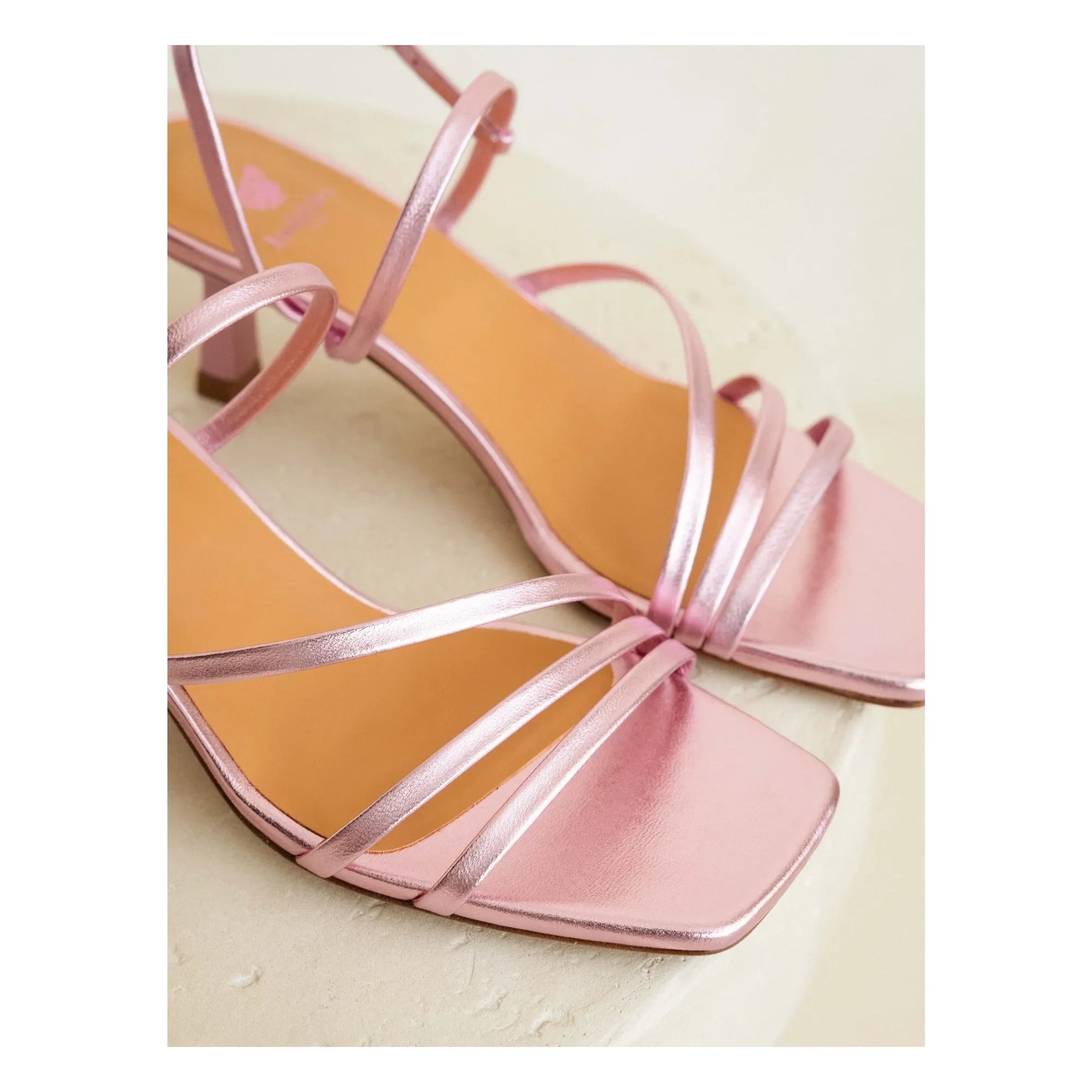 Bobbies - Alix Laminé leather sandals | Pink