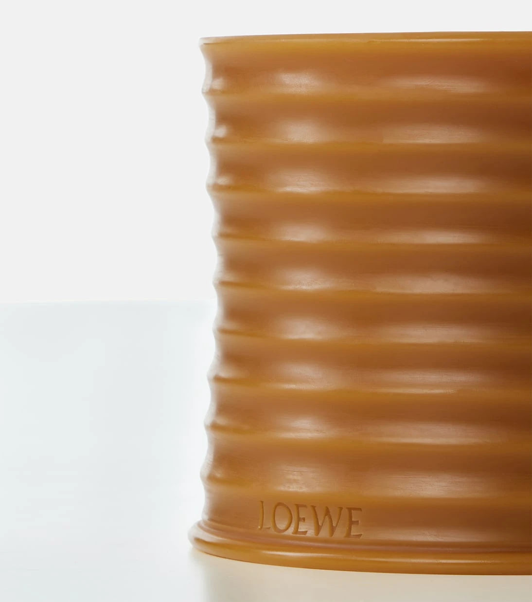 Loewe Home Scents - شمعة Bronze Beeswax Medium المعطرة