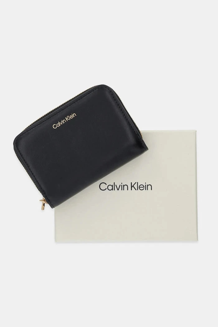 Calvin Klein kadın deri cüzdan