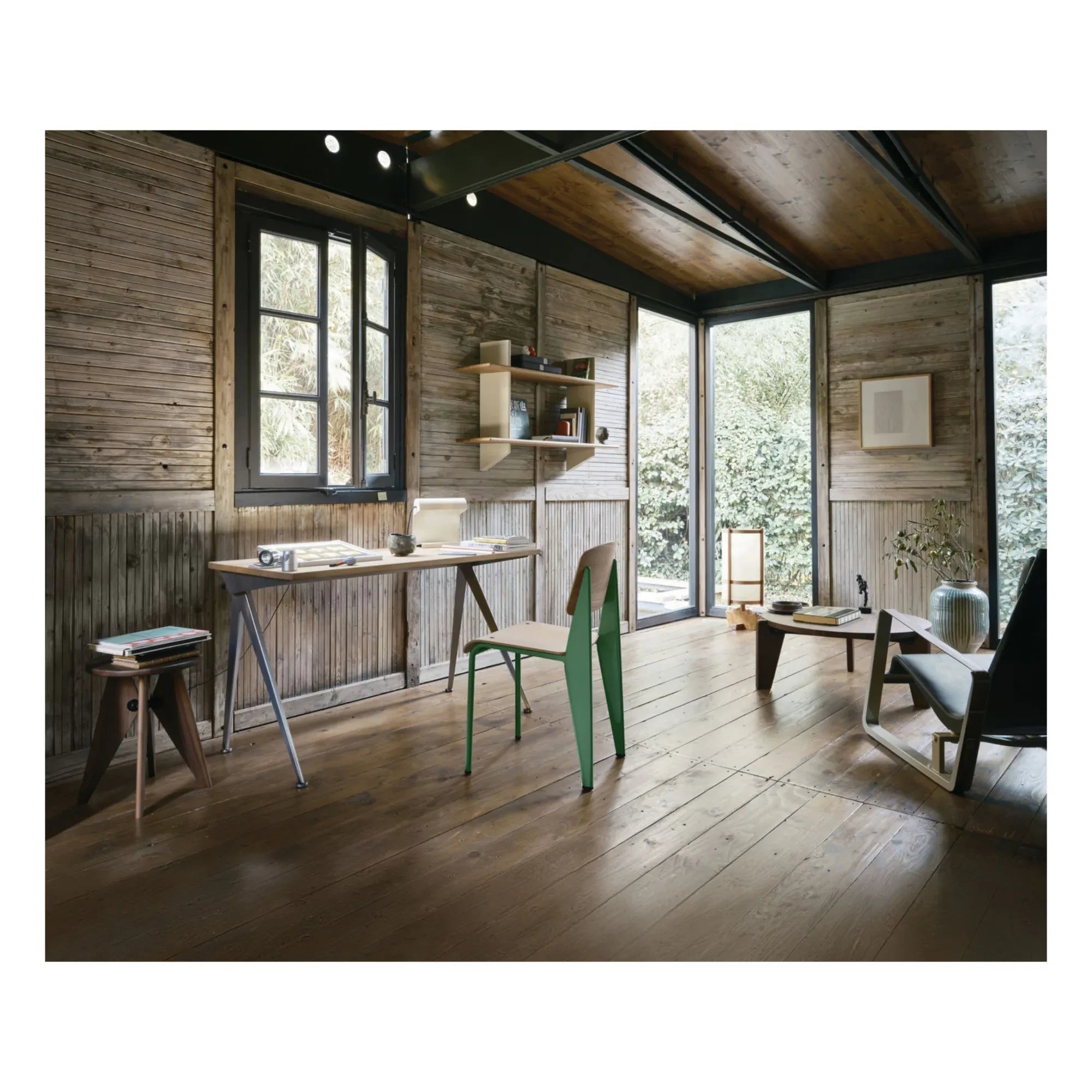 Vitra - Wall-mounted shelving | White