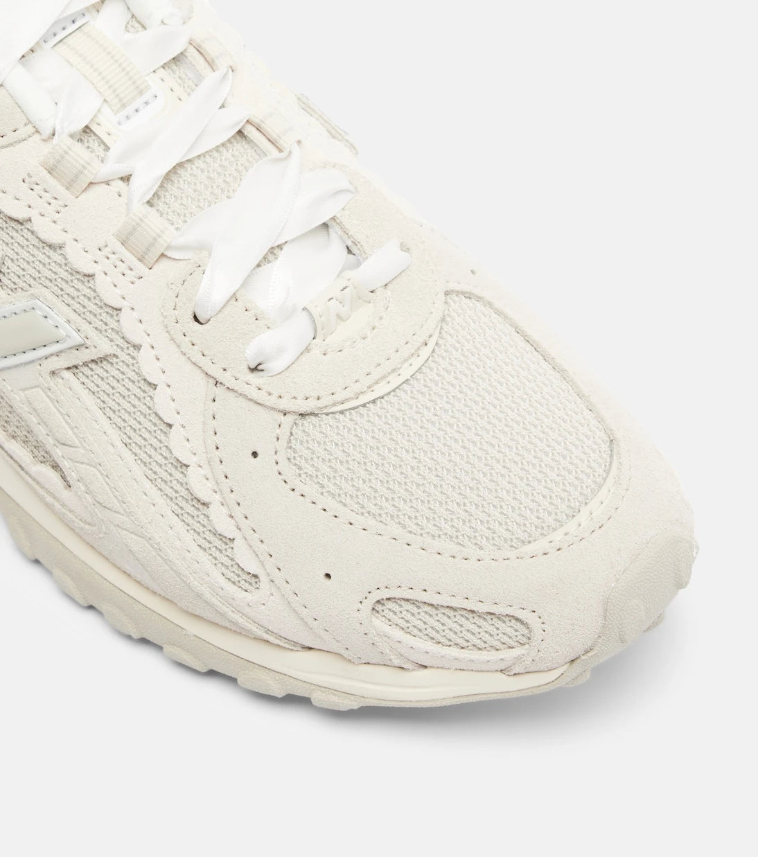 New Balance - حذاء رياضي 204 بتفاصيل سويدي