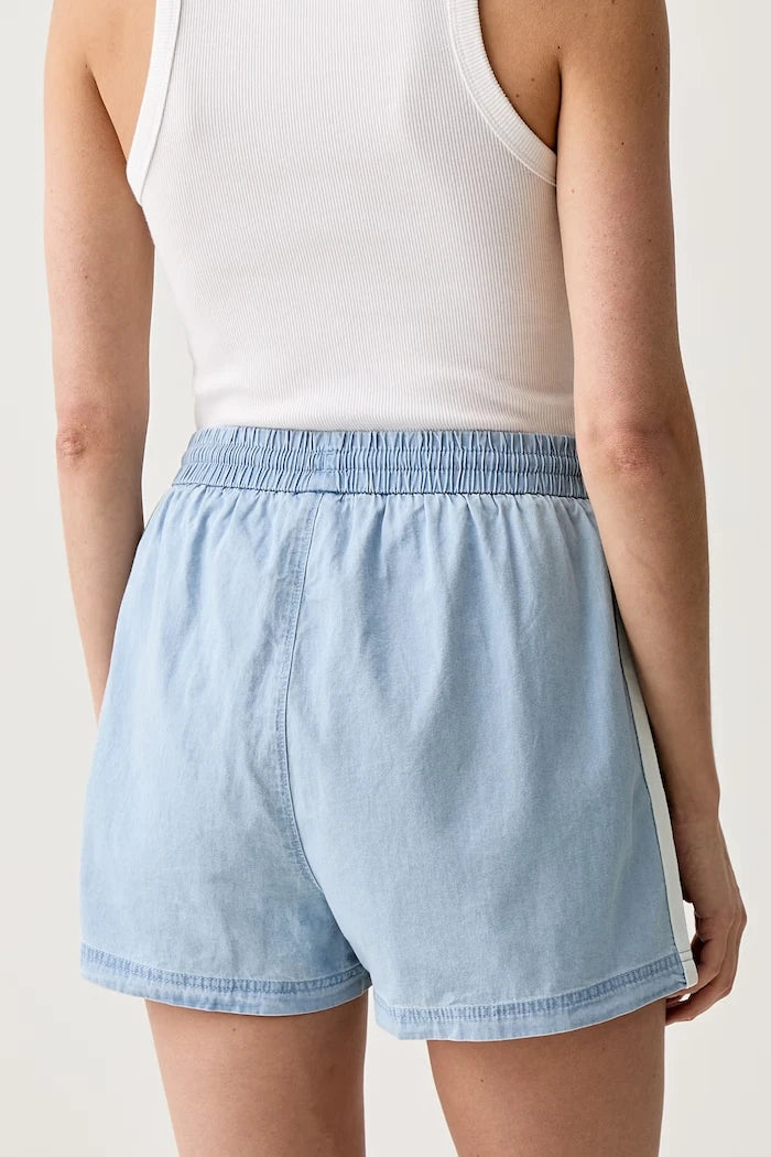 adidas Originals kadın denim kısa şort