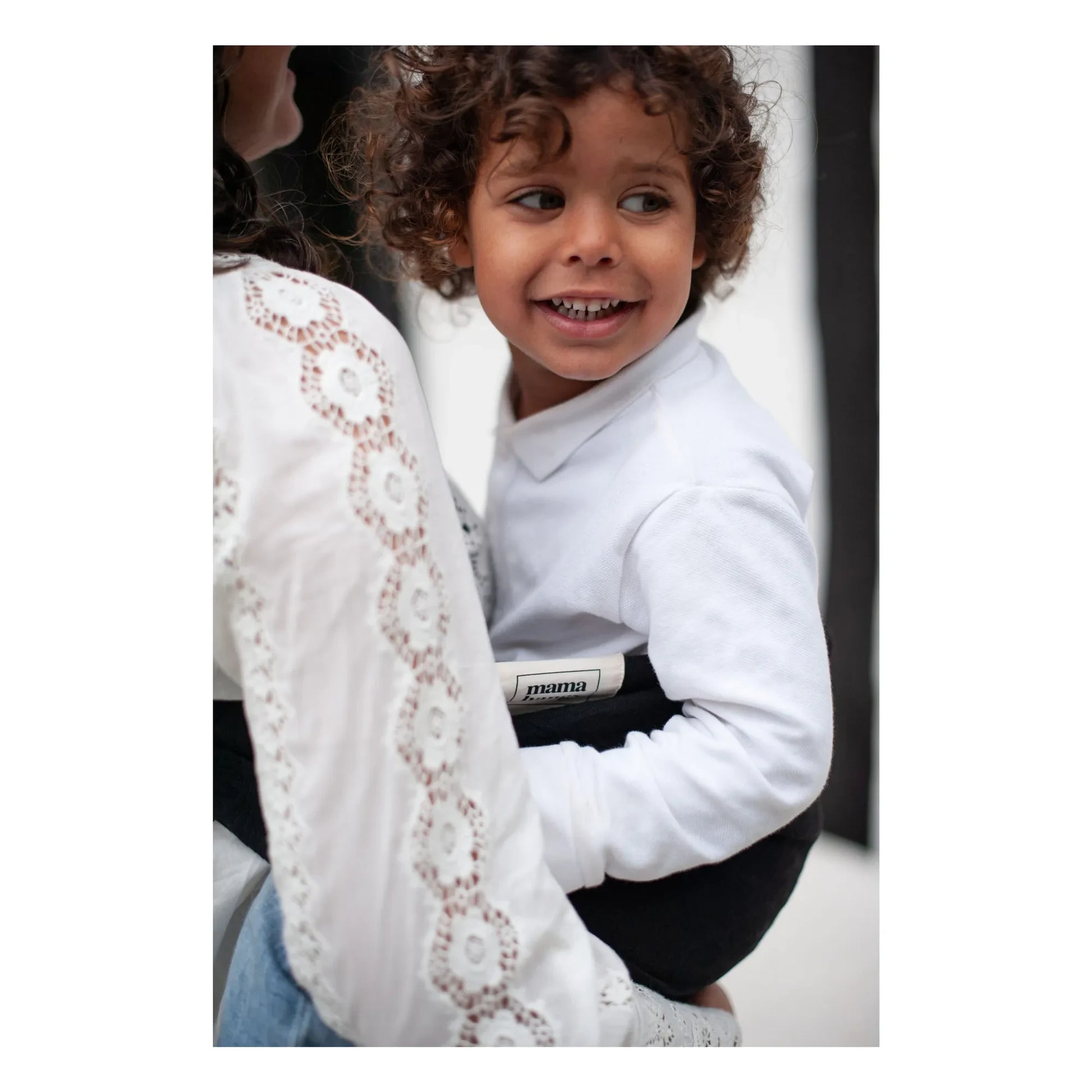 Mama Hangs - Carry &amp; Walk baby carrier | Black