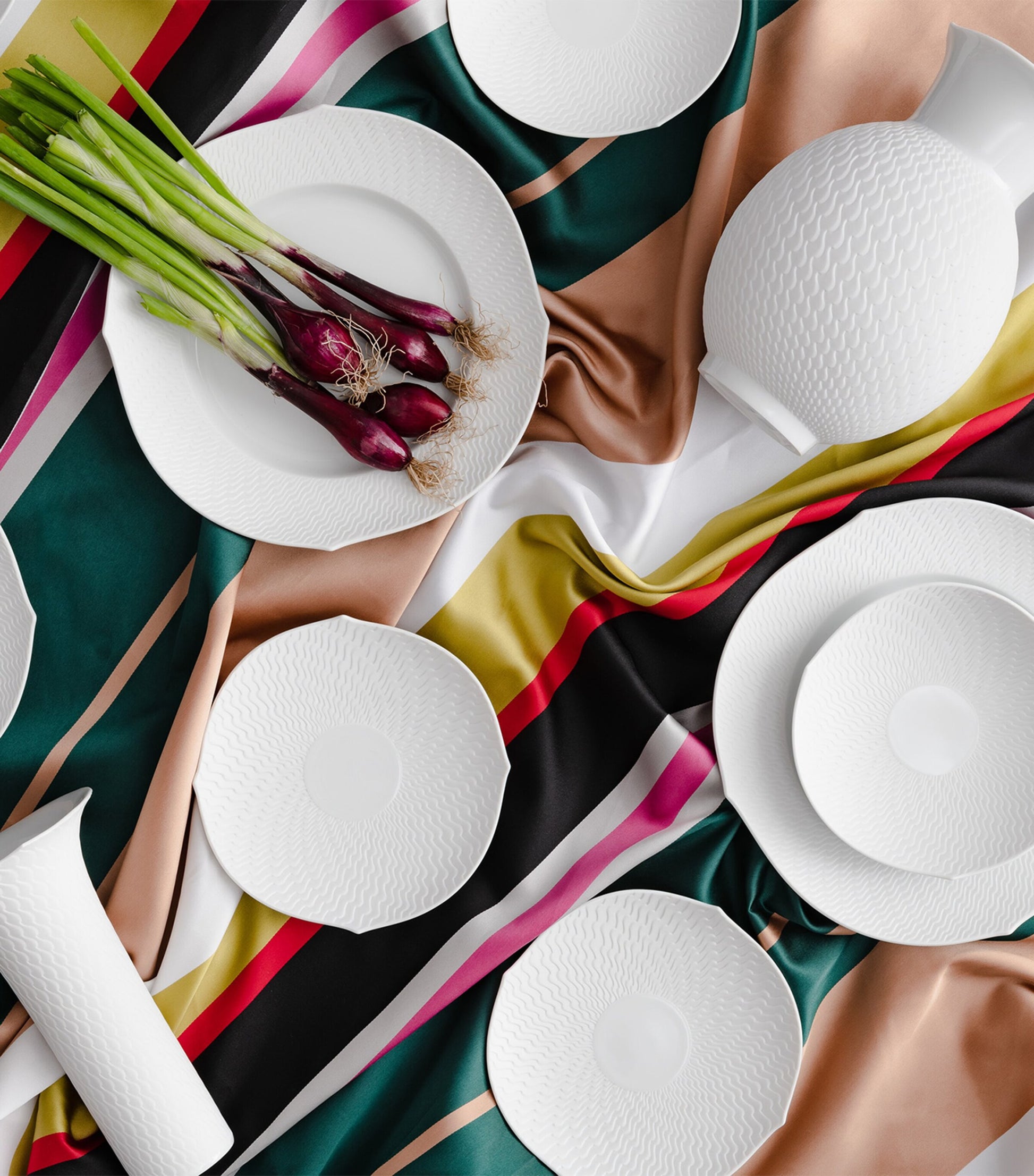 Waves Relief Platter (31cm)