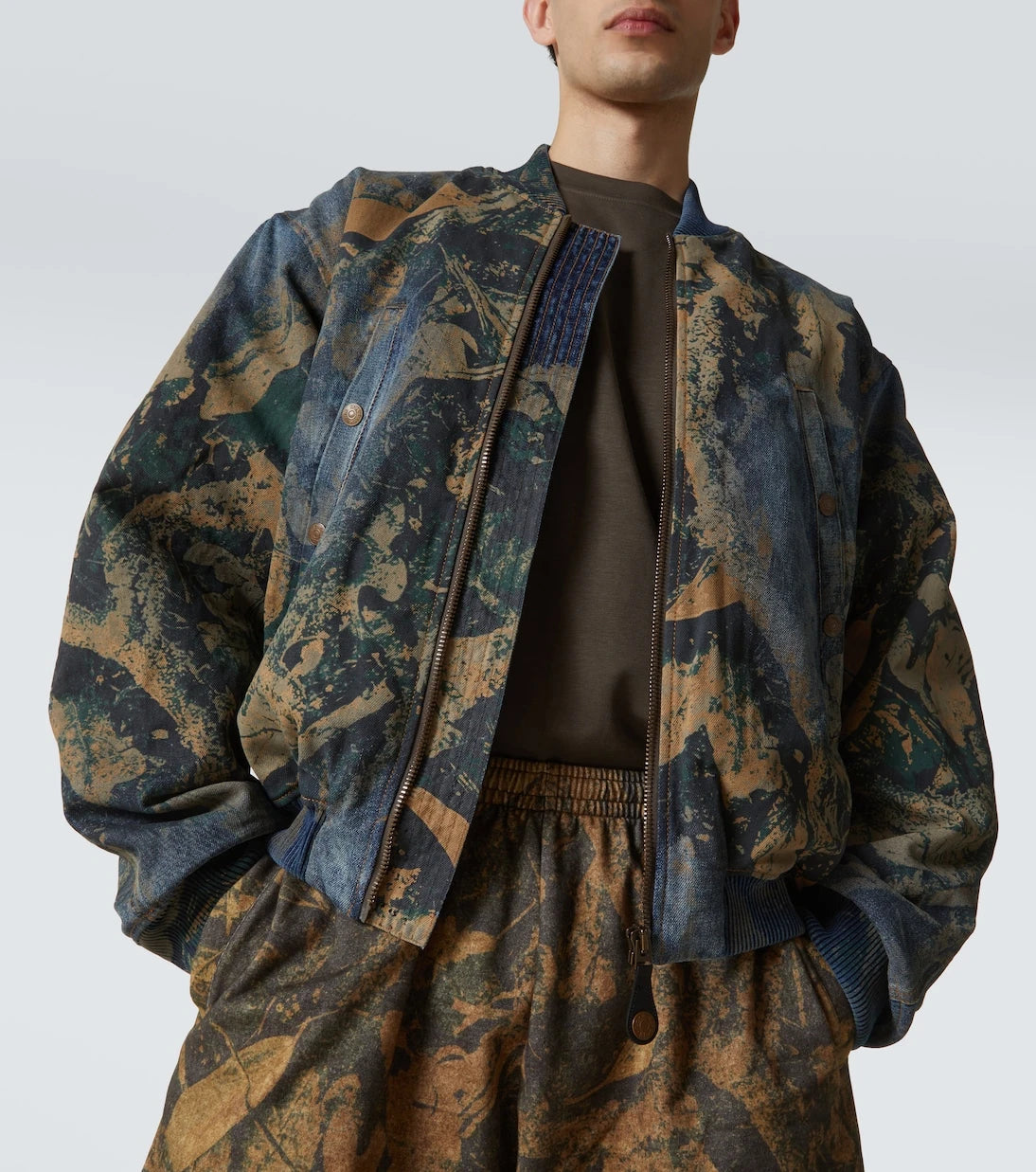 Acne Studios - جاكيت بومبر من الدنيم المطبوع