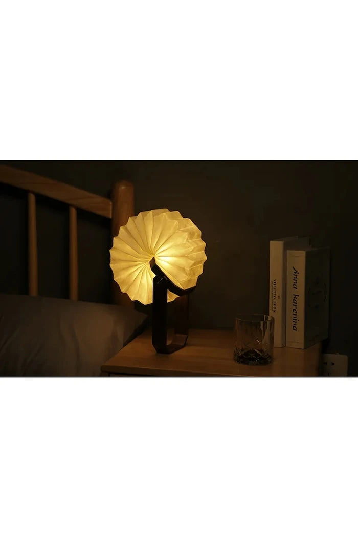 Kablosuz LED masa lambası Gingko Design Smart Origami Lamp 10,3 x 10,3 x 4 cm