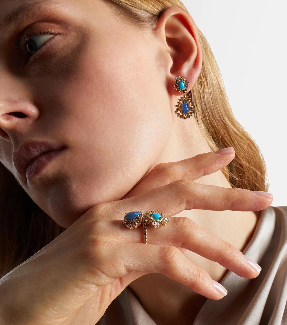 Suzanne Kalan - 18kt gold ring with gemstones