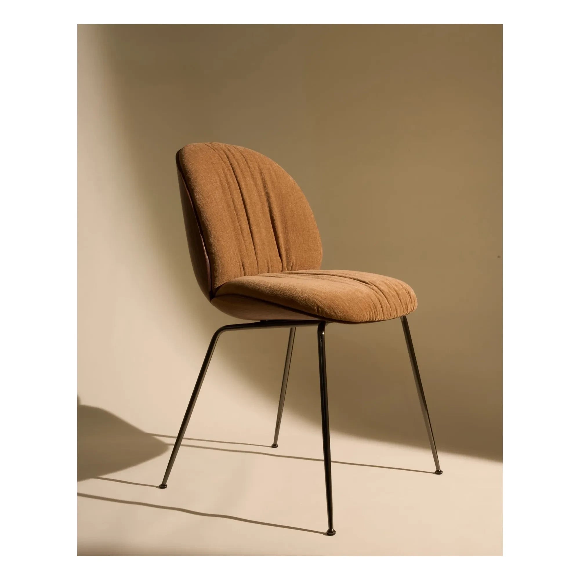 Gubi - Beetle Soft chair, Gamfratesi | Caramel
