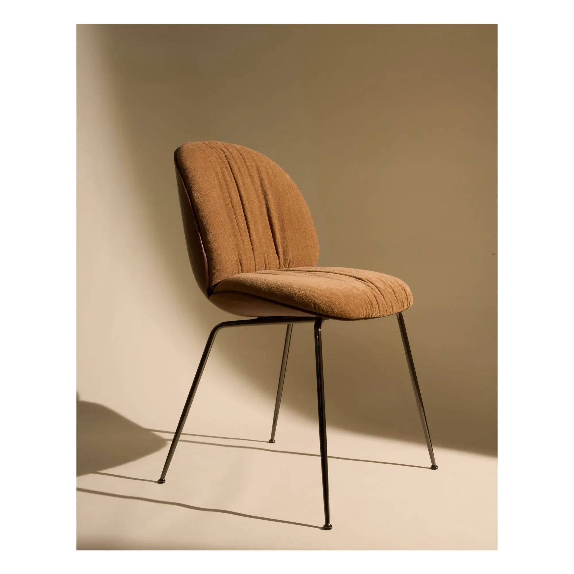 Gubi - Beetle Soft chair, Gamfratesi | Caramel