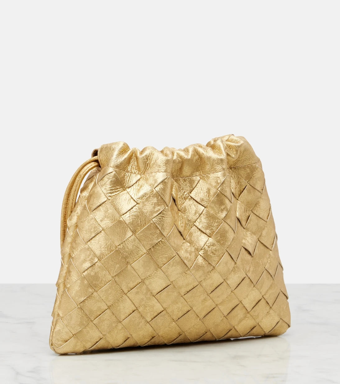Bottega Veneta - حقيبة يد صغيرة من الجلد المعدني بنمط إنترشاتو