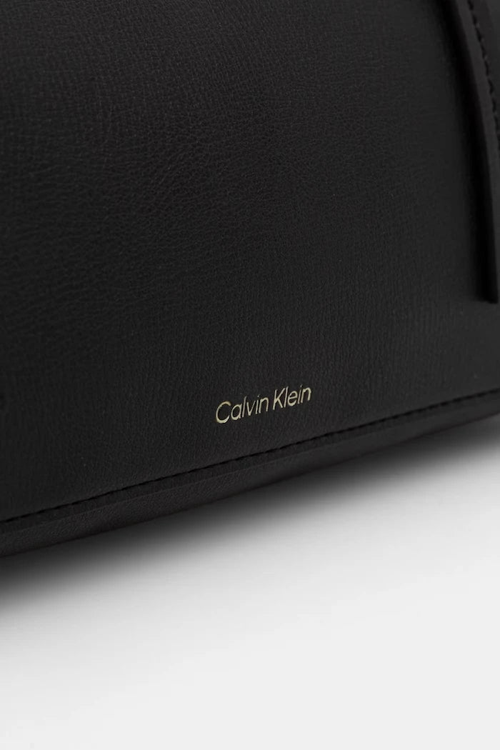 Calvin Klein kadın suni deri baget çanta