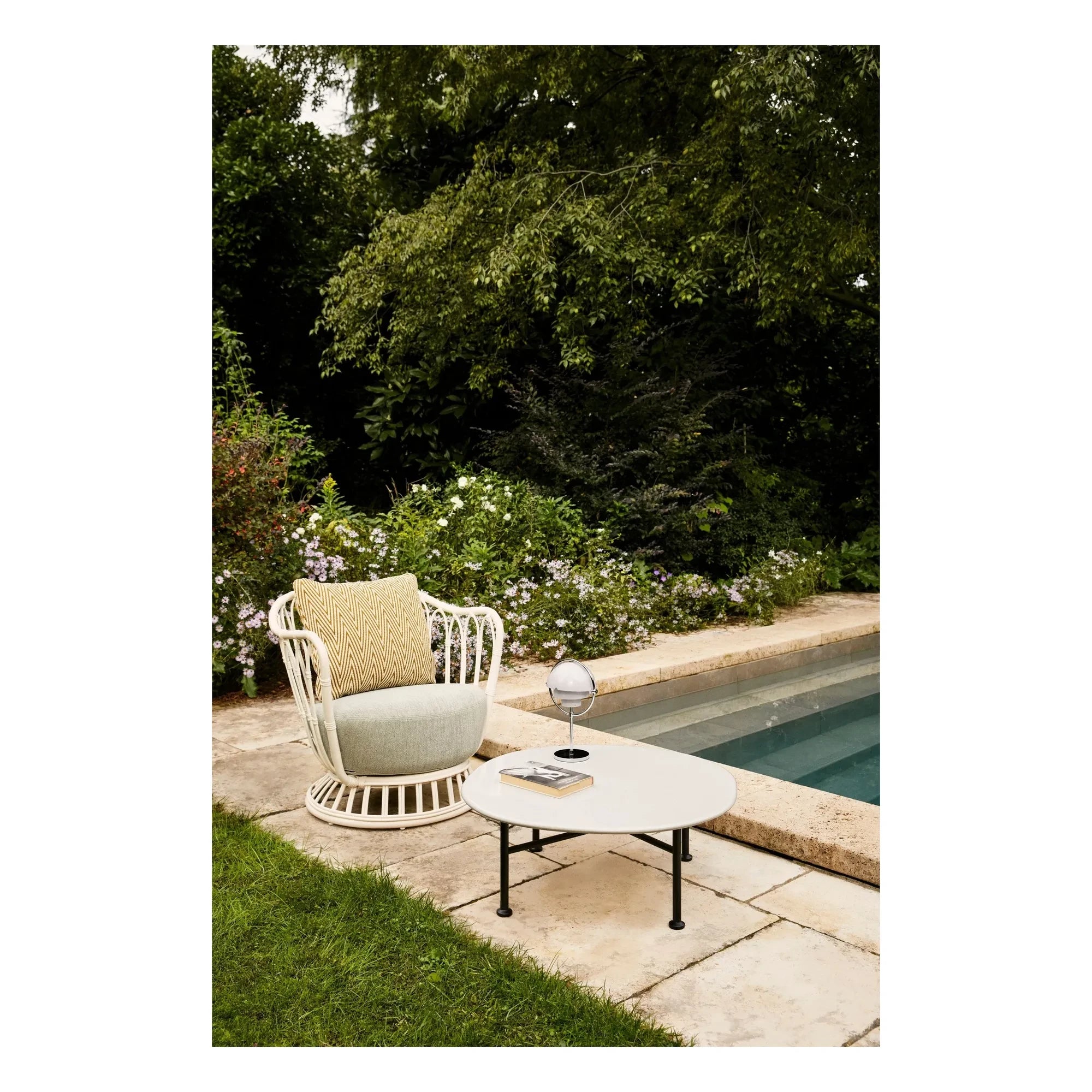Gubi - Carmel round ceramic coffee table, OEO Studio | White