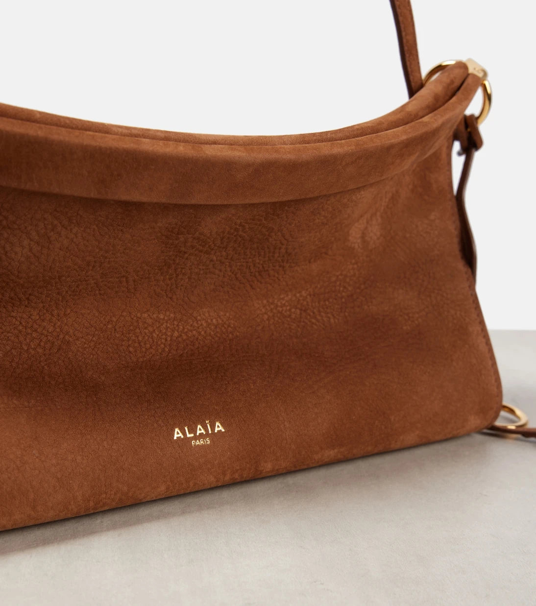 Alaïa - حقيبة كتف جلدية متوسطة Le Click East West