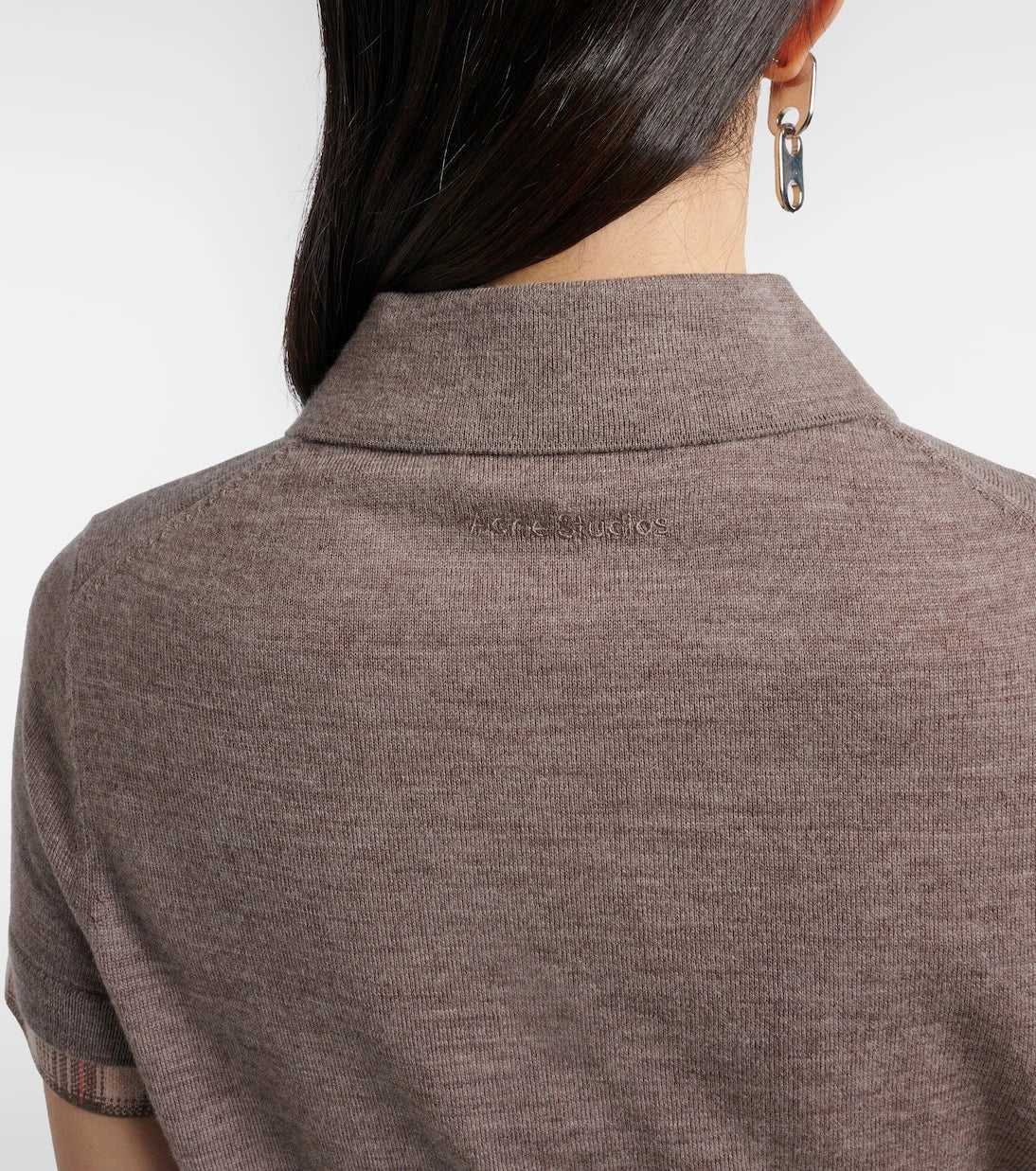 Acne Studios - سترة بولو صوف مطبقة بنقشة مربعات
