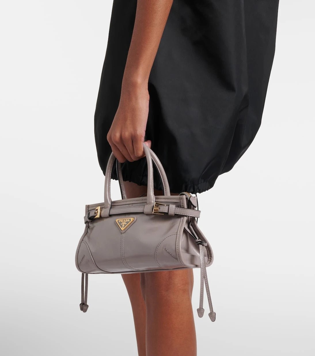 Prada - حقيبة برادا بوني ميني جلدية بمقبض علوي