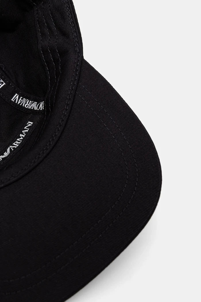 Памучна шапка с козирка Emporio Armani