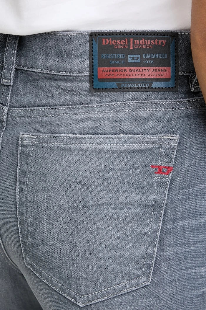 Diesel wide leg kadın jean 1979 D-AKEMI L.32
