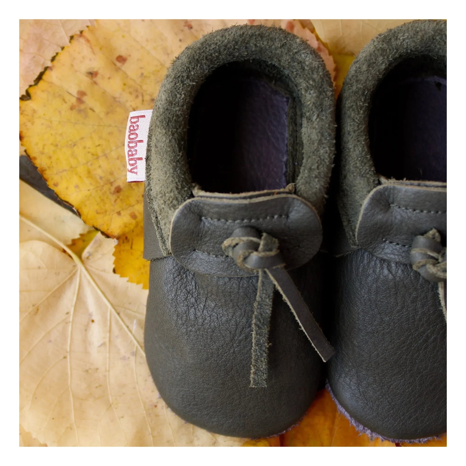 Baobaby - Leather slippers | Chrome green