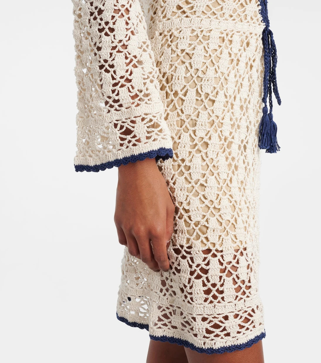 آنا كوستوروفا - فستان بيانكا القصير من الكروشيه القطني