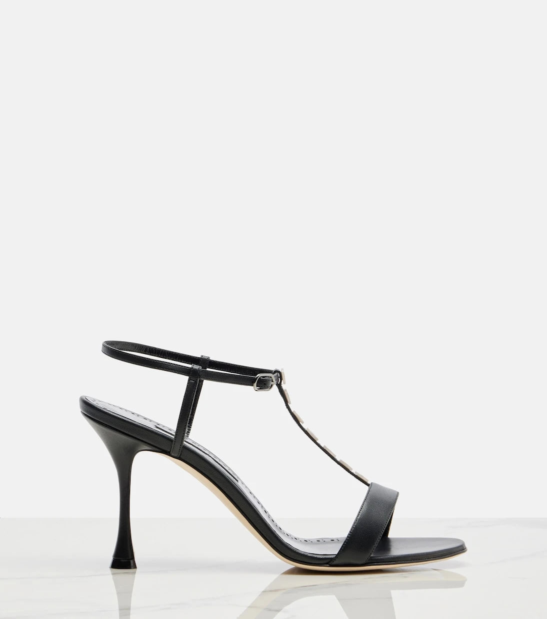 Manolo Blahnik - صنادل إمبوسان الجلدية