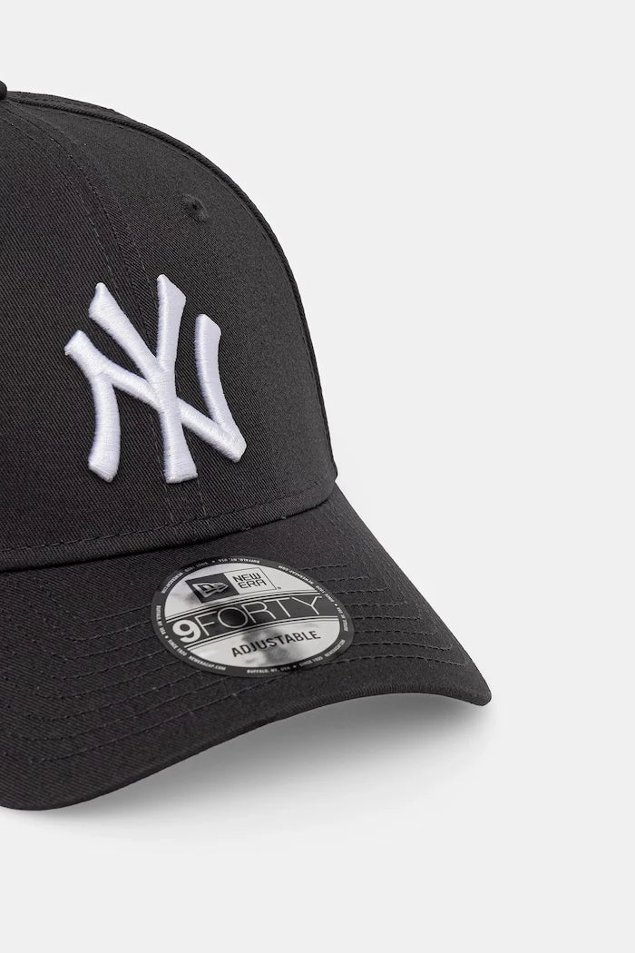 Памучна шапка с козирка New Era LEAGUE ESSENTIAL 9FORTY®