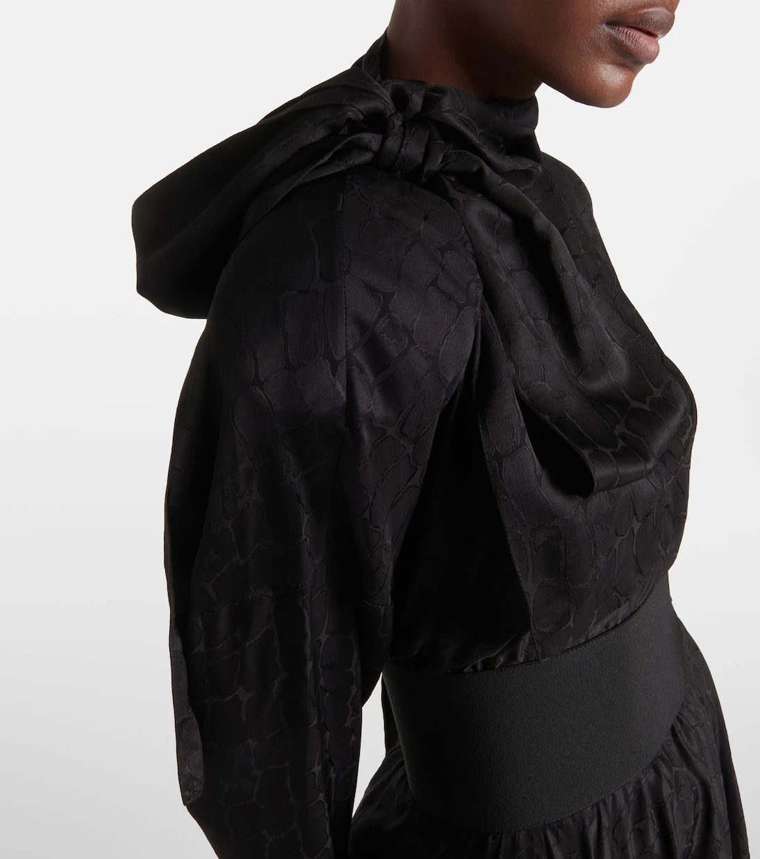 Alaïa - فستان ميدي حريري بياقة مربوطة