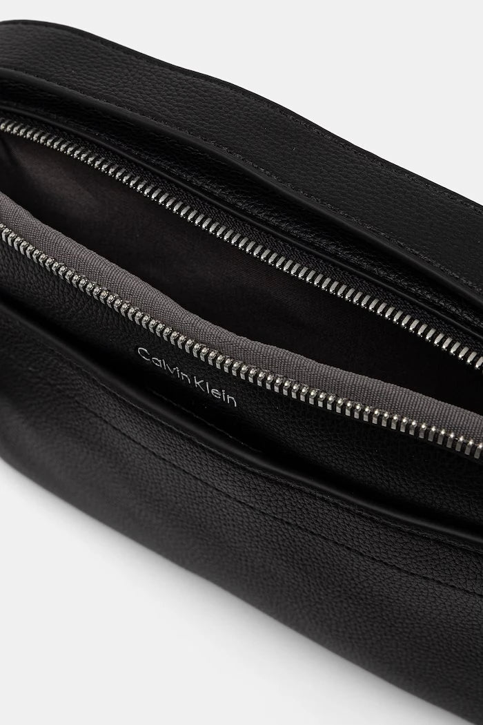Calvin Klein erkek suni deri omuz çantası