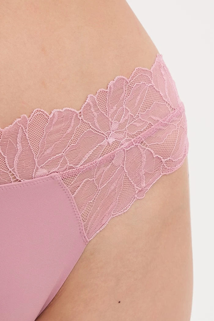 Calvin Klein Underwear Kadın String Külot