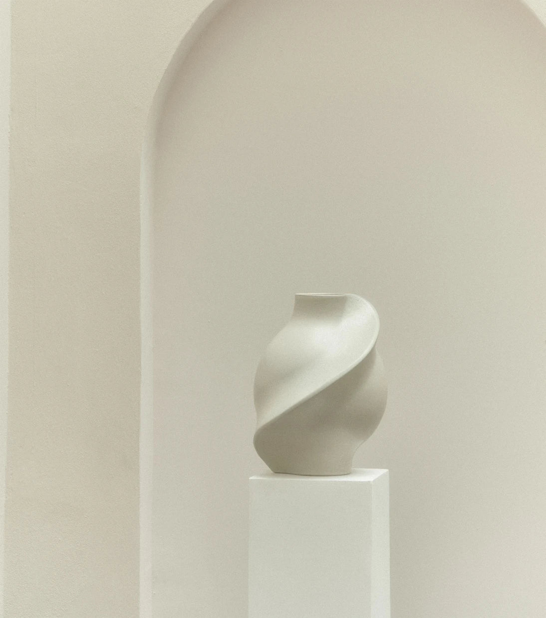 Louise Roe - Pirout ceramic vase